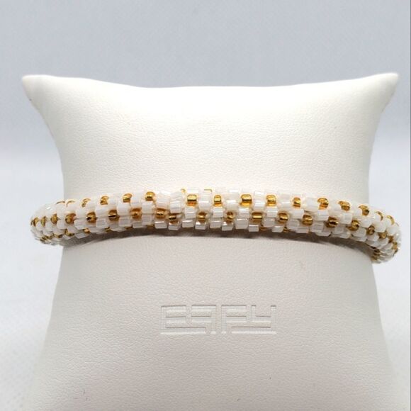 NWT 3 Strands White & Gold Colored Beaded Bracelet - Picture 1 of 5